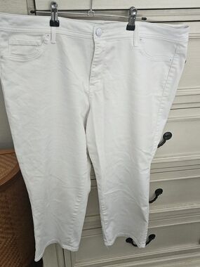 Roz & Ali White Cropped Stretch Jeans